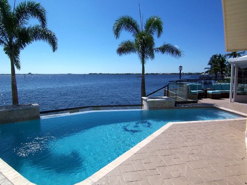 How do you find Florida vacation rentals by the month?